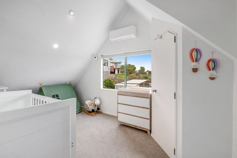 Photo of property in 28 Barbados Drive, Unsworth Heights, Auckland, 0632