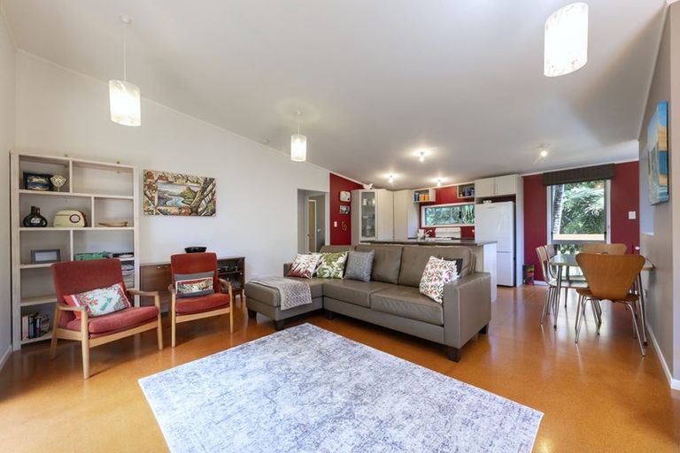 Photo of property in 89 Garden Road, Piha, 0772