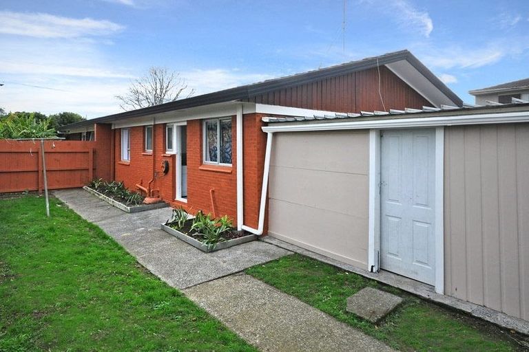 Photo of property in 2/24 Robertson Road, Favona, Auckland, 2024