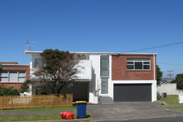 Photo of property in 2/33 Castor Bay Road, Castor Bay, Auckland, 0620