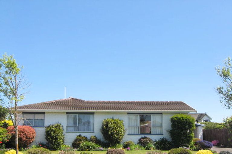 Photo of property in 27 Dunbarton Street, Redwood, Christchurch, 8051