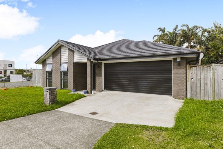 Photo of property in 2 Waituarua Drive, Takanini, 2112