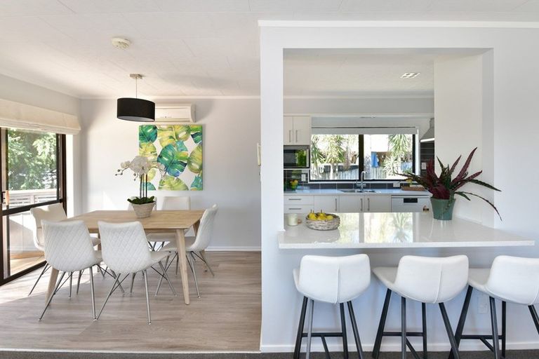 Photo of property in 3b Royalty Rise, Red Beach, 0932