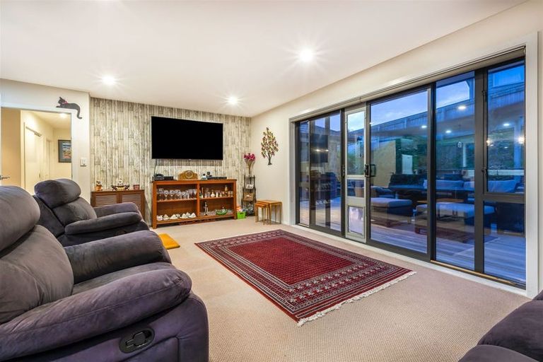Photo of property in 6 Tasman Close, Aotea, Porirua, 5024