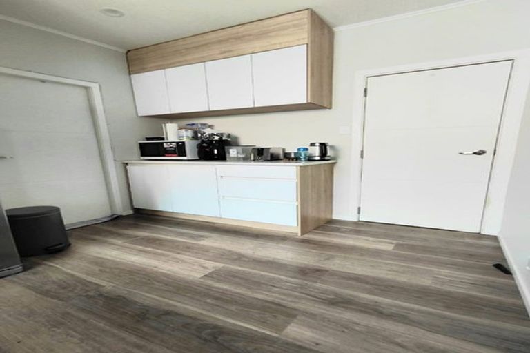 Photo of property in 86d Kelman Road, Kelston, Auckland, 0602