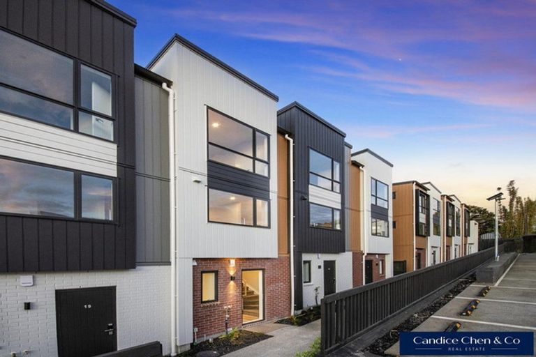 Photo of property in 19 Don Oliver Lane, Glen Eden, 0602