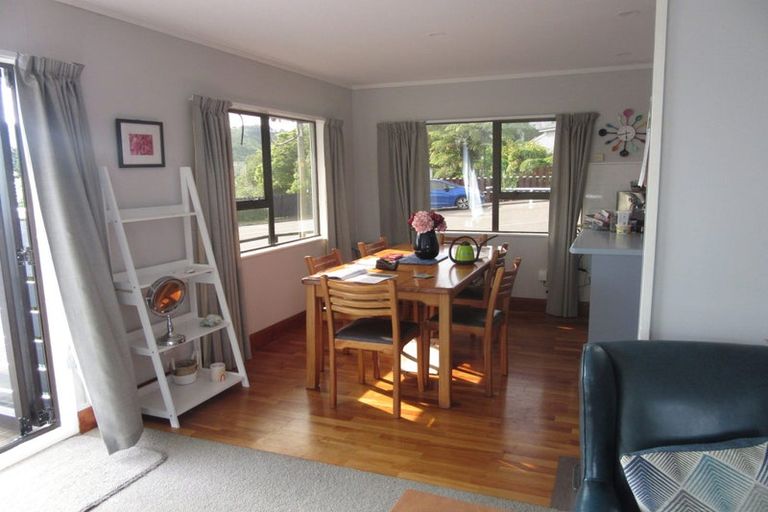 Photo of property in 2a Maungaraki Road, Korokoro, Lower Hutt, 5012