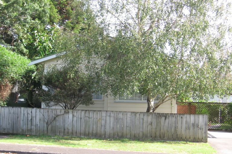 Photo of property in 1/98 Archibald Road, Kelston, Auckland, 0602