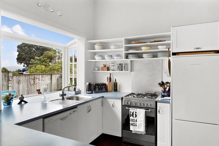 Photo of property in 17 Karamu Street, Eastbourne, Lower Hutt, 5013