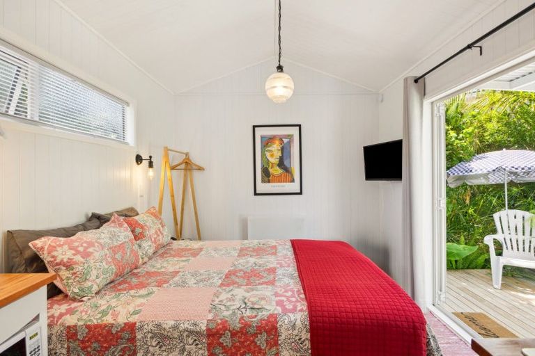 Photo of property in 15 Pomare Road, Russell, 0202