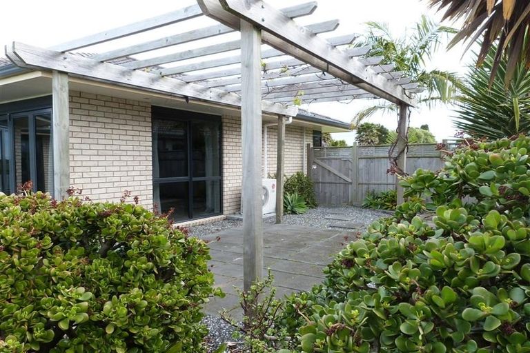 Photo of property in 75 Barbados Way, One Tree Point, 0118