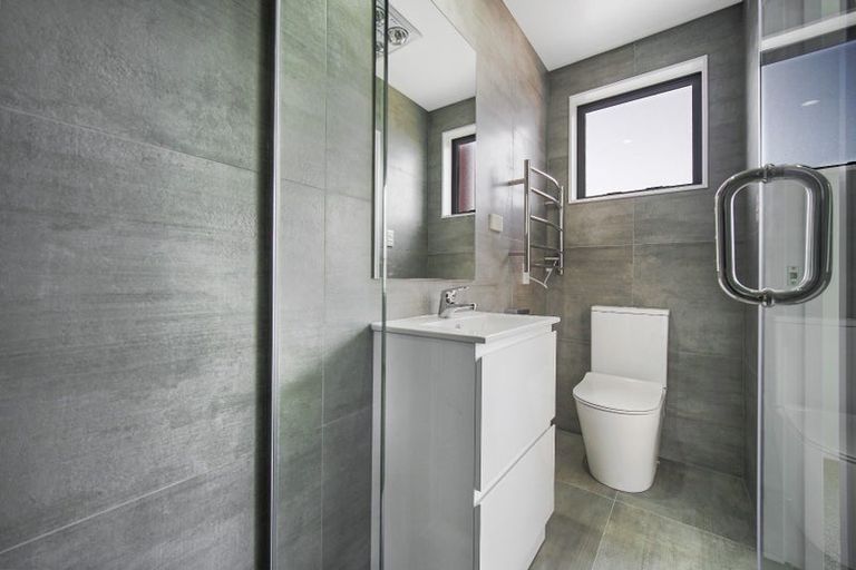 Photo of property in 8a Poruru Close, Papakura, 2110