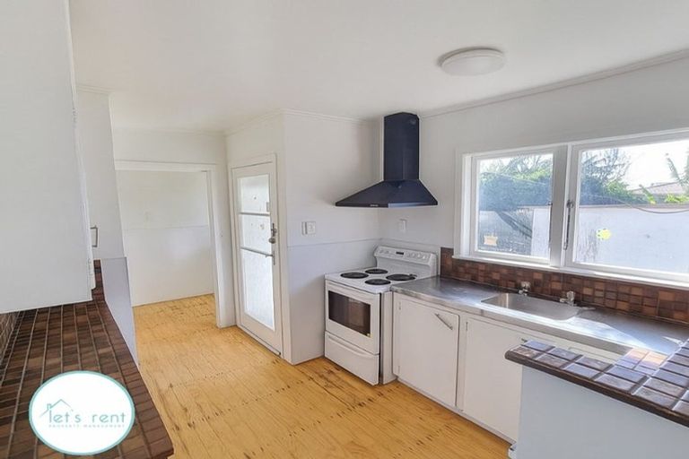 Photo of property in 12 Raglan Street, Mangere East, Auckland, 2024