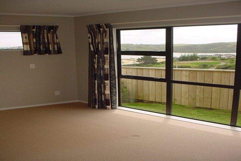 Photo of property in 28 Aspiring Terrace, Aotea, Porirua, 5024