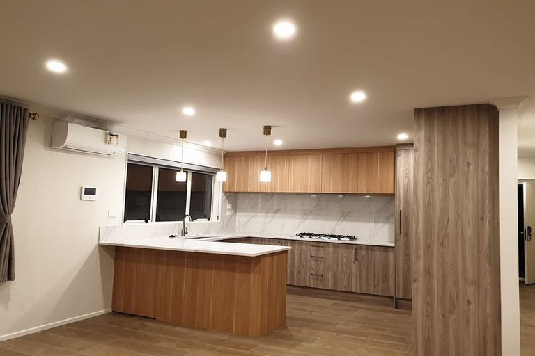 Photo of property in 7 Marco Place, Highland Park, Auckland, 2010