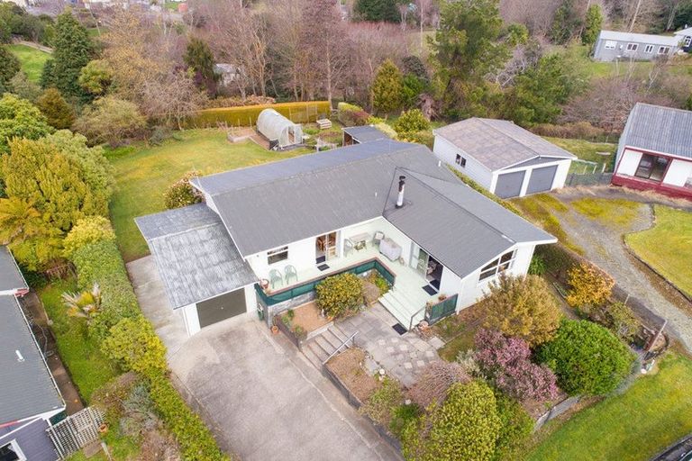 Photo of property in 8 Hau Whiti Place, Kimbolton, 4774