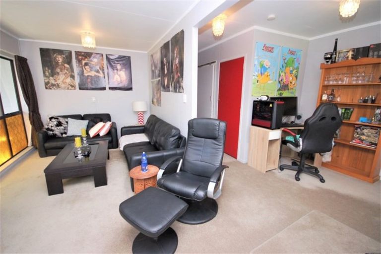 Photo of property in 25 Ingle Avenue, Waipahihi, Taupo, 3330