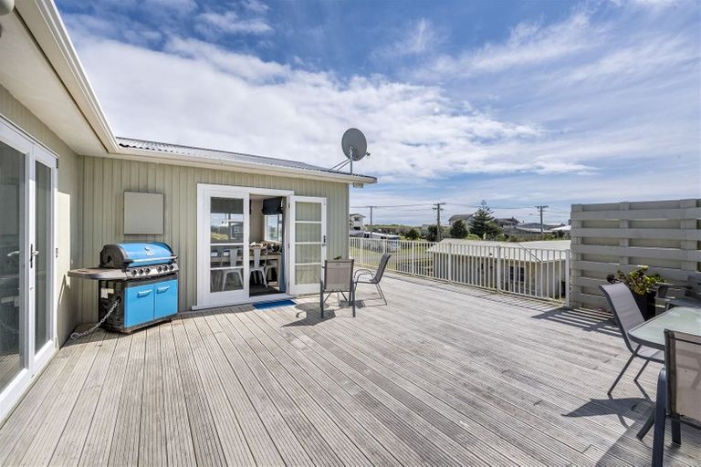 Photo of property in 35 Marine Parade South, Foxton Beach, Foxton, 4815