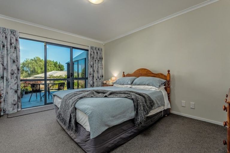 Photo of property in 3 Abby Road, Fitzherbert, Palmerston North, 4410