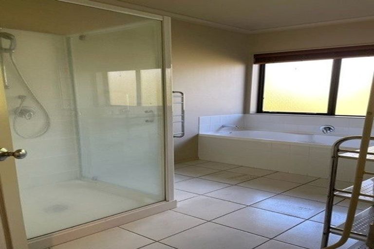 Photo of property in 8 Frank Knight Place, Waiuku, 2123