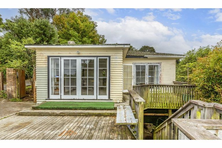 Photo of property in 24 Miromiro Road, Normandale, Lower Hutt, 5010