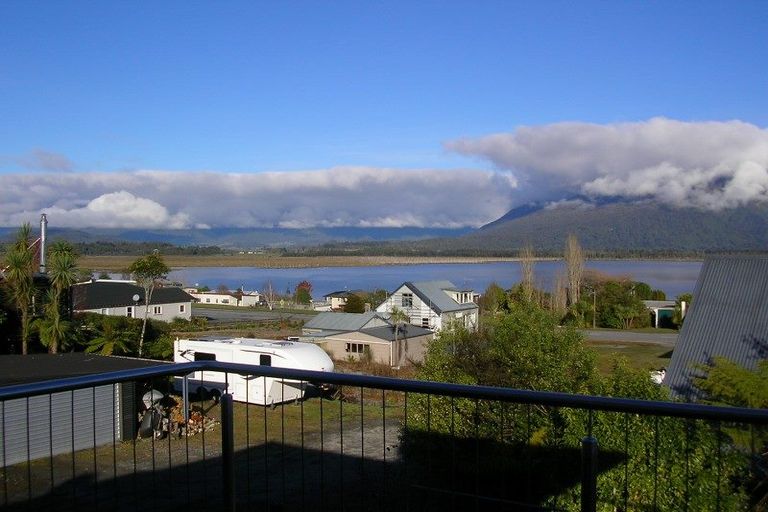 Photo of property in 42 Korua Street, Moana, 7872