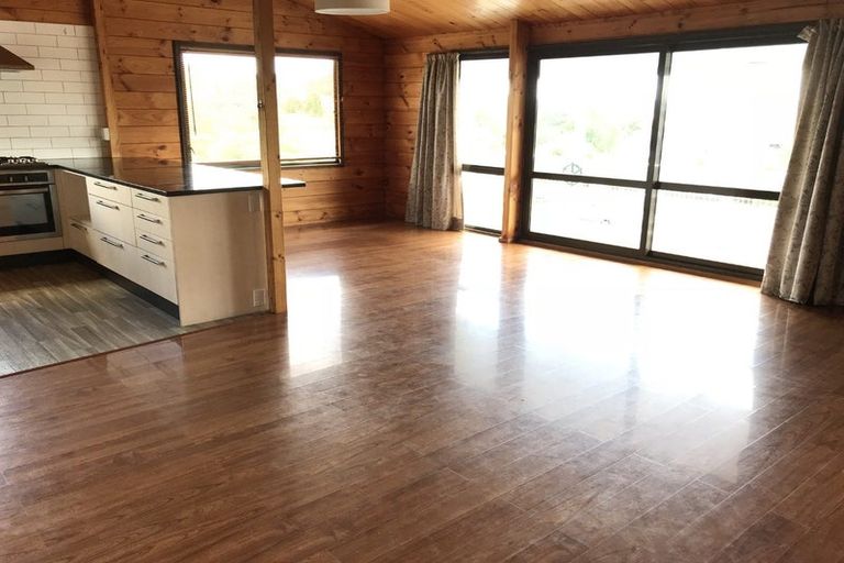 Photo of property in 31 Marina View Drive, West Harbour, Auckland, 0618