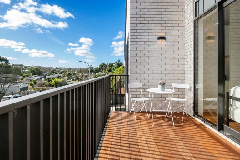 Photo of property in 1 Weetman Drive, Browns Bay, Auckland, 0630