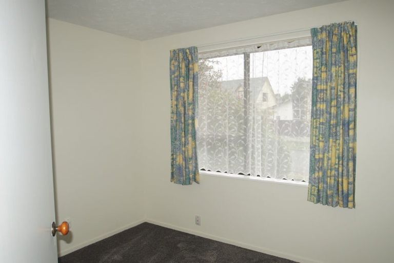 Photo of property in 32 Cowes Street, Avondale, Christchurch, 8061