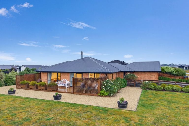 Photo of property in 2/3 Loe Place, Amberley, 7410