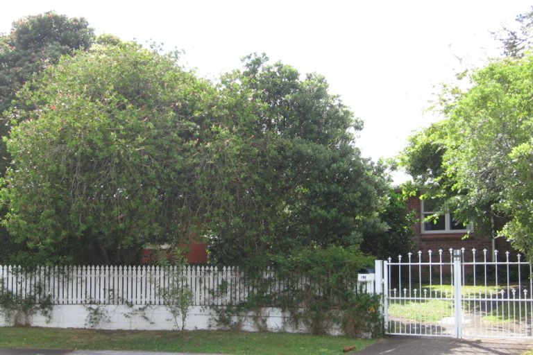 Photo of property in 51 Paragon Avenue, Beach Haven, Auckland, 0626