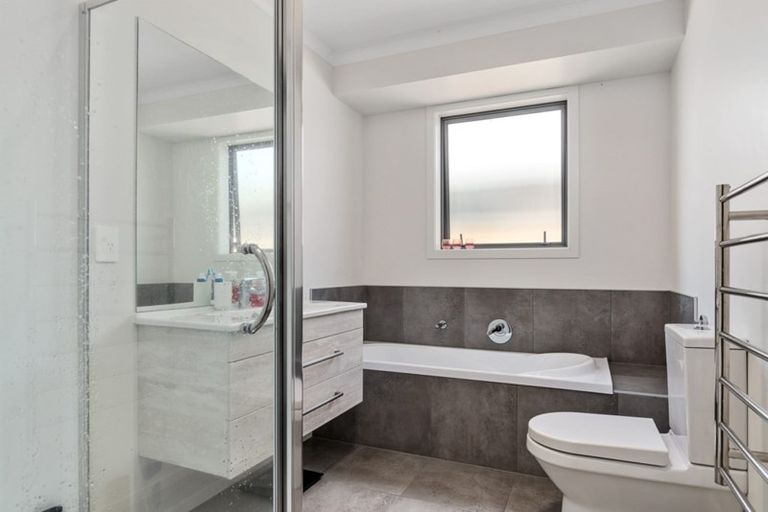 Photo of property in 32 Cheese Factory Lane, Brookfield, Tauranga, 3110