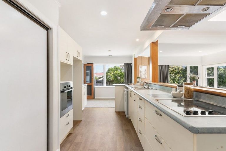 Photo of property in 30 Bassett Road, Johnsonville, Wellington, 6037