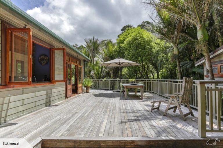 Photo of property in 31 Tinopai Road, Titirangi, Auckland, 0604