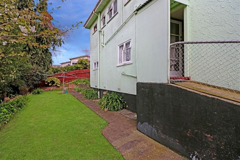 Photo of property in 1 Albert Street, Dannevirke, 4930