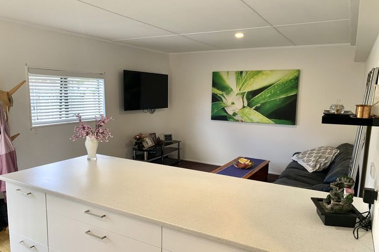 Photo of property in 11 Renata Road, Otaki, 5512