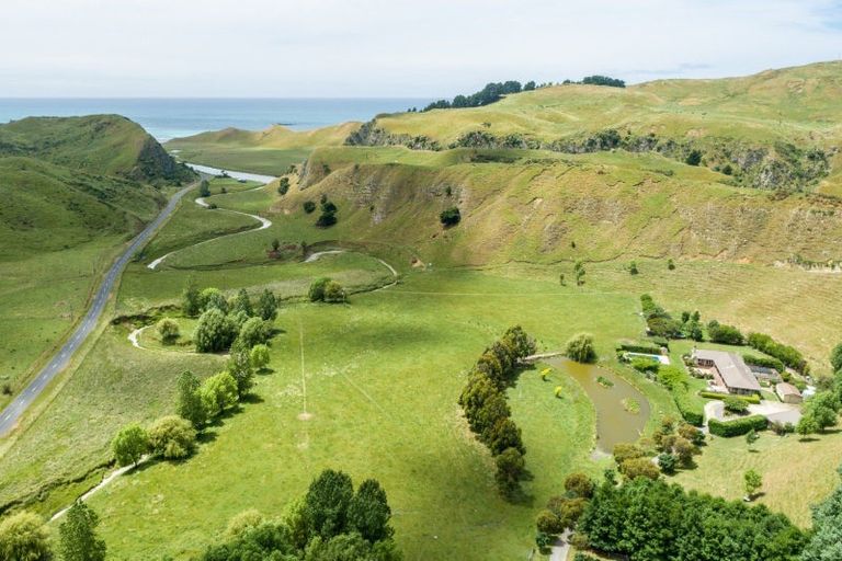 Photo of property in 11 Mangakuri Road, Kairakau, Havelock North, 4295