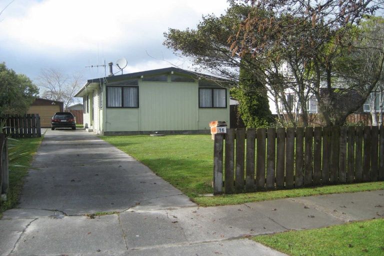 Photo of property in 16 Motuoapa Place, Kelvin Grove, Palmerston North, 4414