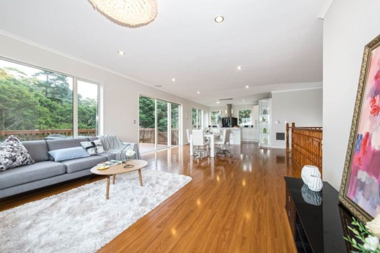 Photo of property in 16a Wychwood Avenue, Henderson Valley, Auckland, 0612