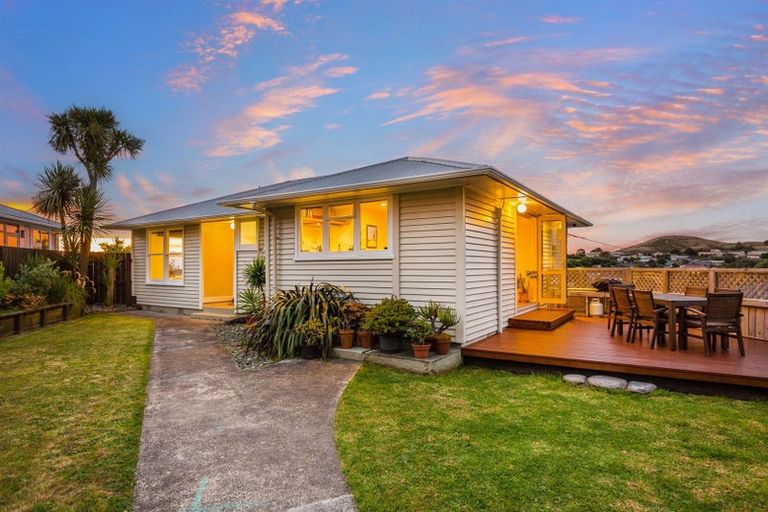 Photo of property in 42 Downes Street, Titahi Bay, Porirua, 5022