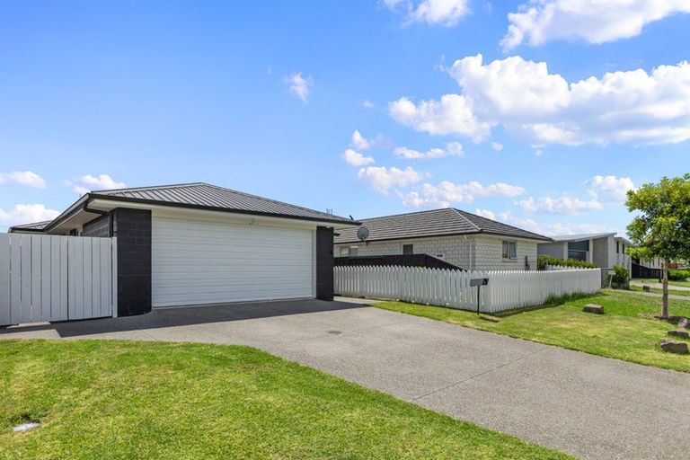 Photo of property in 14 Piata Street, Papamoa Beach, Papamoa, 3118