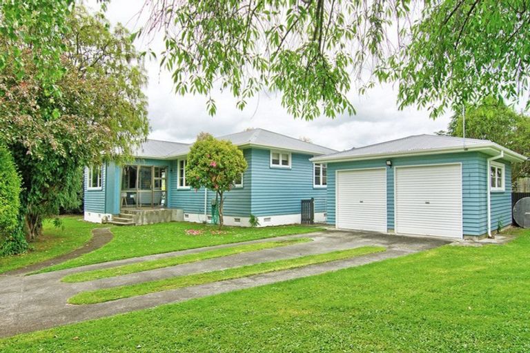 Photo of property in 12 Madden Place, Solway, Masterton, 5810