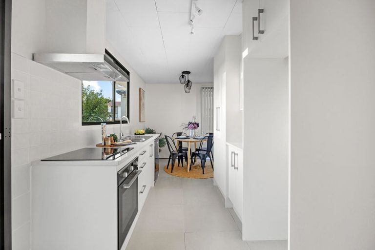 Photo of property in 2/21 Nearco Street, Randwick Park, Auckland, 2105