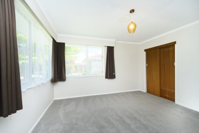 Photo of property in 87 Wikiriwhi Crescent, Awapuni, Palmerston North, 4412