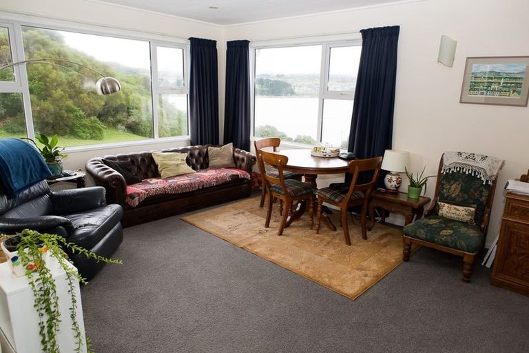Photo of property in 15 Gloaming Hill, Titahi Bay, Porirua, 5022