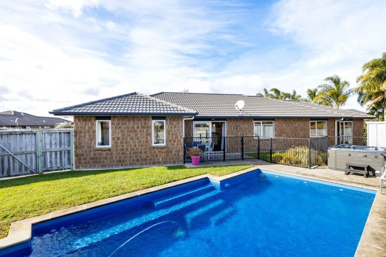 Photo of property in 5 Allgood Place, Rototuna North, Hamilton, 3210