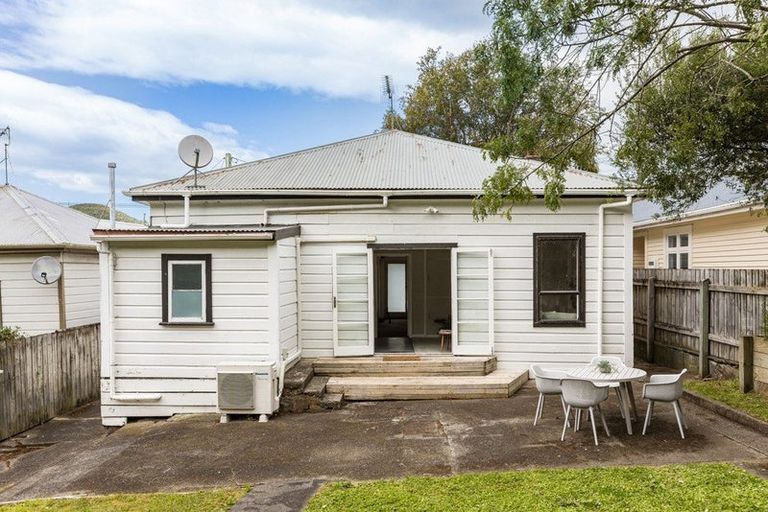 Photo of property in 50 Te Wharepouri Street, Berhampore, Wellington, 6023