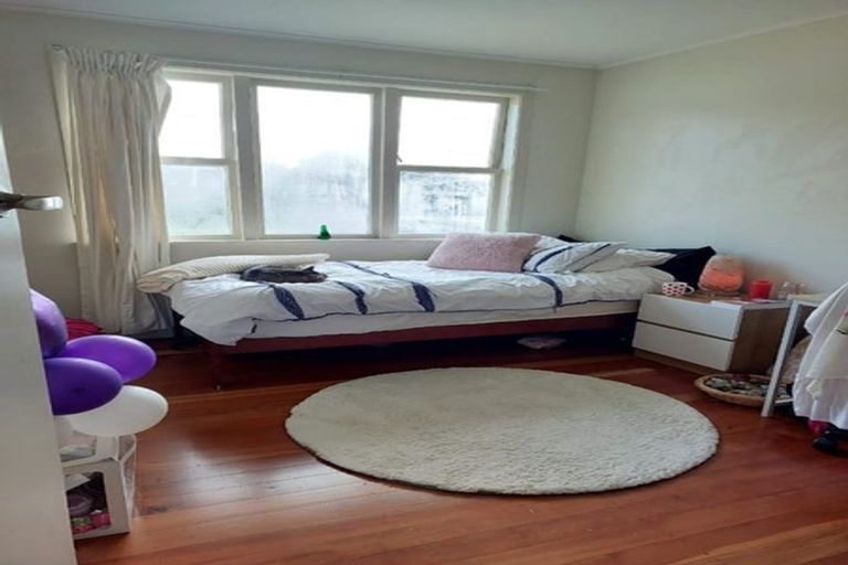 Photo of property in 57 Tiroroa Avenue, Te Atatu South, Auckland, 0610