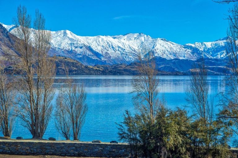 Photo of property in 335 Beacon Point Road, Wanaka, 9305