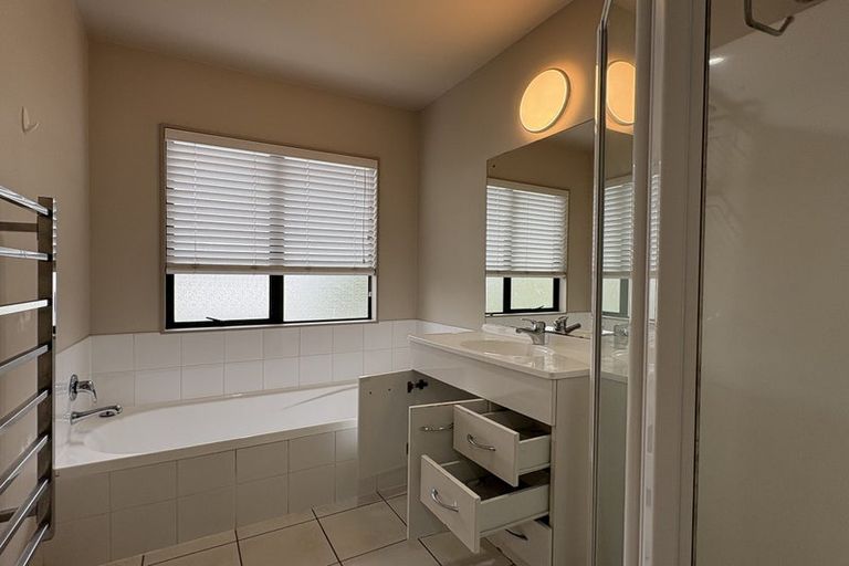 Photo of property in 9/3 Orwell Road, Greenhithe, Auckland, 0632